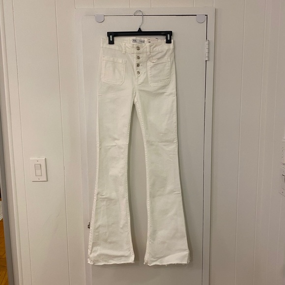 ❌SOLD❌NWT Zara High Waist SlimFlare White Jeans - Picture 2 of 9